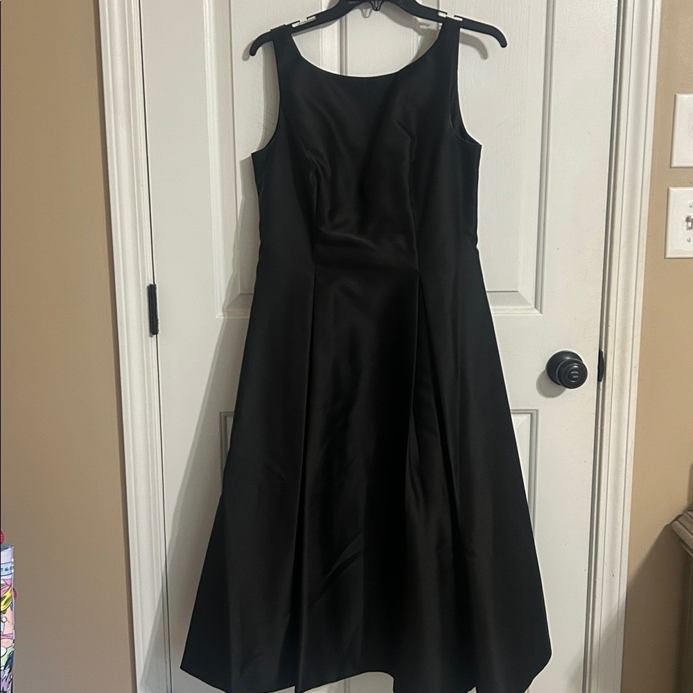 Adrianna Papell Elegant Black Garment